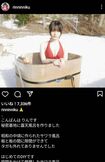 りんのインスタグラムより。彼女の写真はまっすぐ虚空を見つめる表情で統一されている
