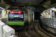 「終電繰り上げ」に賛否両論、鉄道会社が決断に踏み切った“利用者の減少”以上の理由