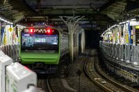 「終電繰り上げ」に賛否両論、鉄道会社が決断に踏み切った“利用者の減少”以上の理由