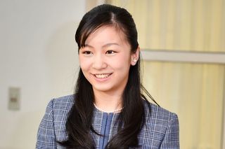 学内のプログラムを利用して短期のイギリス留学から帰国された眞子さま（'13年7月）