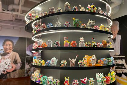 色とりどり、個性の塊のおかんアートたち。圧巻!