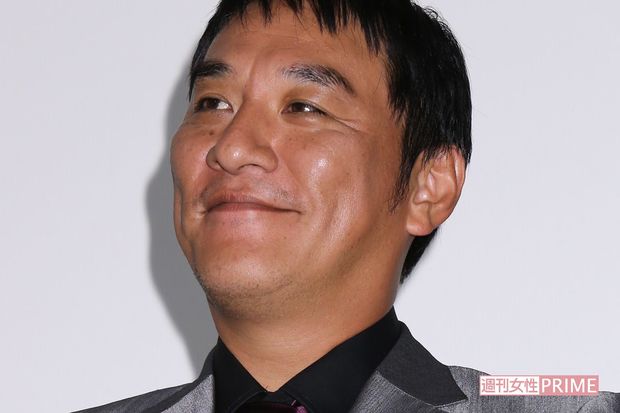 '13年9月、死刑囚役を演じた映画『凶悪』の完成披露試写会で満面の笑みを見せていた