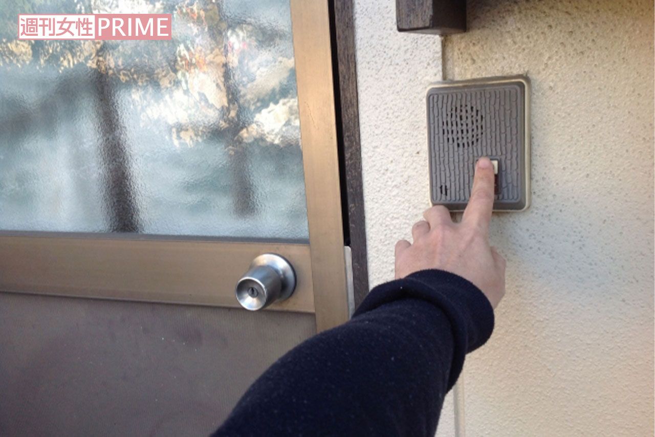 受信料徴収業者によっては、呼び鈴を連打したり、恫喝まがいの取り立てもあったという