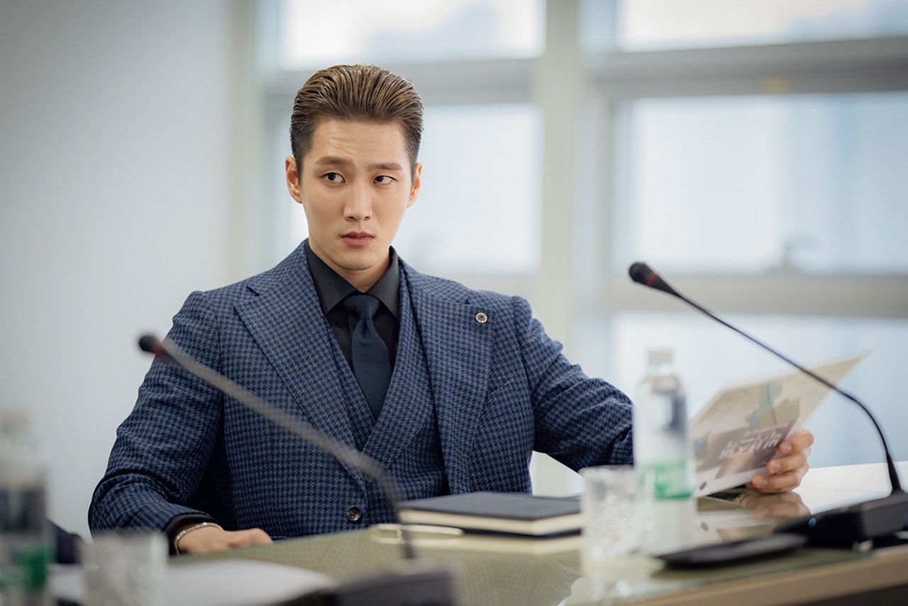 チャン・グンウォン役のアン・ボヒョン