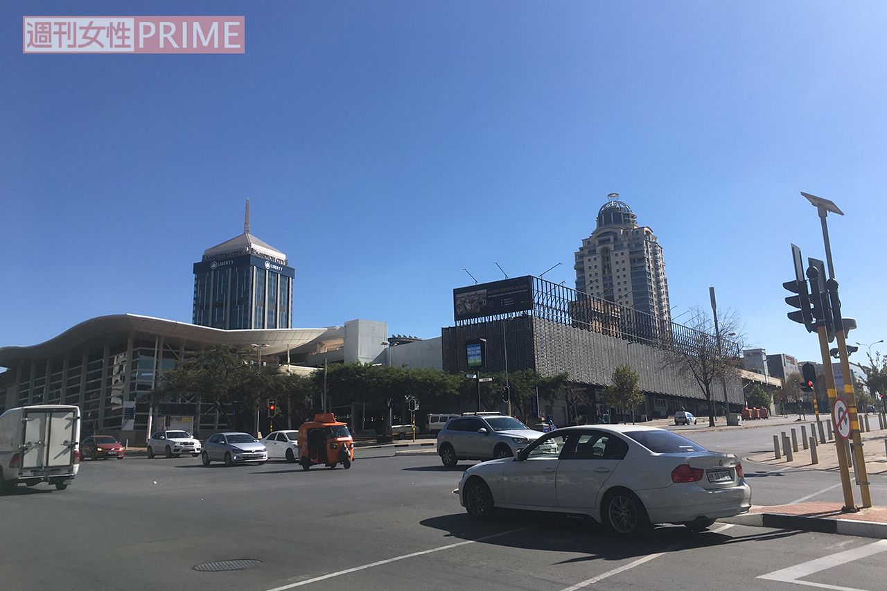 ヨハネスブルグの経済の中心地・サントン地区のサンダウン。地下には高速鉄道の駅がある（高達潔さん提供写真）