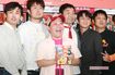 『竜兵会』のメンバー。写真左から劇団ひとり、土田晃之、上島竜兵さん、肥後克広、有吉弘行、安田和博(2009年)