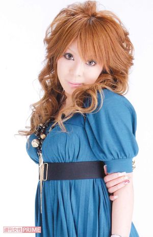 キャバクラ時代のプロフィール写真。ロリータファッションをすることも