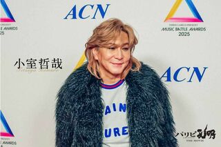 映画『パリピ孔明 THE MOVIE』に本人役でカメオ出演する小室哲哉（映画公式サイトより）