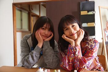 『純愛ディソナンス』公式ツイッターより。視聴者からは「こんな仲良い感じであの撮影をしてたとは」といったコメントも