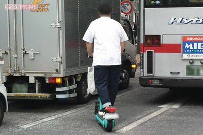 交通事故・飲酒運転相次ぐ電動キックボードに「DQNの乗り物」、若者に人気のはずが「シンプルにダサい」SNS…