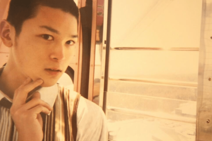 高3の卒業旅行のとき。このころにはすっかりオネエだったとか