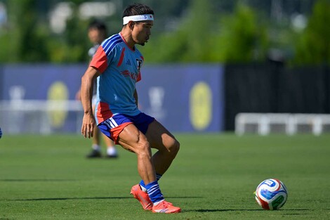 《サッカーW杯》「お前、弱いな」長友佑都、肉離れや代表離脱を乗り越え掴んだ「5大会連続W杯」の重みと“自問自答”