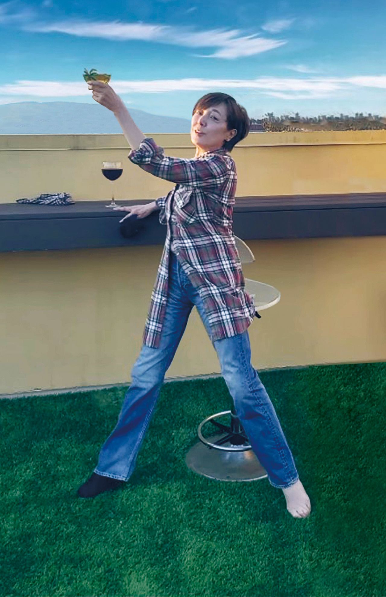 屋上雨漏り工事が終了し、スタンディングバーが完成！