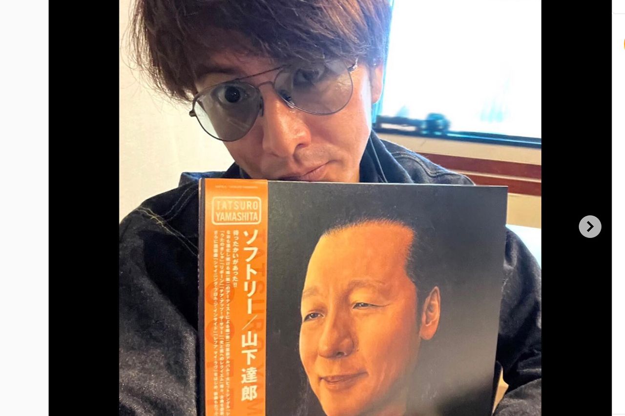 2022年山下達郎ニューアルバムのアナログ版が届いたことをインスタで報告する木村拓哉