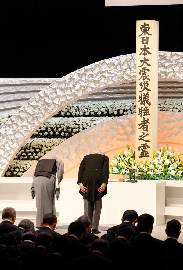 '16年3月　「震災によって亡くなった人々と、その遺族に対し、深く哀悼の意を表します」。東日本大震災五周年追悼式で天皇陛下がお言葉を