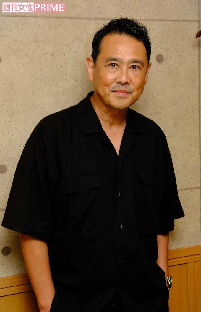 「肉を焼くときの油で腕がやけどだらけなんです」。本当にやりたいと思ったことをできているのが楽しい、と笑う野村宏伸　撮影／蒔田稔