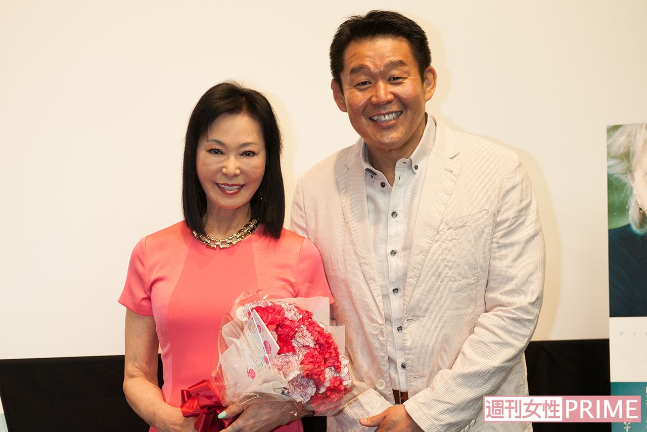 イベントに母・藤田紀子と登場した花田虎上（14年）