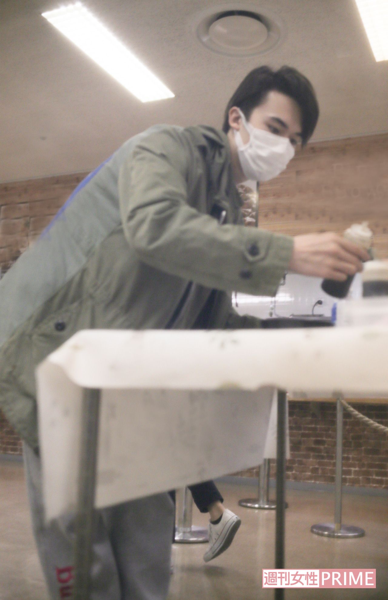 ソースをかけるマリウス（その２、2018年4月）