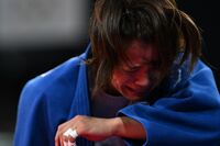 柔道・阿部詩選手、まさかの敗退で大号泣が物議　一緒に練習した女芸人・鮭田が語る幼少期「負けて泣く姿は…