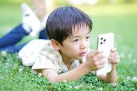 「教科書見るの疲れた」ノンフィクション作家・石井光太が見た、“スマホ育児”に侵された子どもの“異常行…
