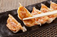 なぜ、餃子だけなのか？「日本一」を競う購入額バトルが過熱するフシギ