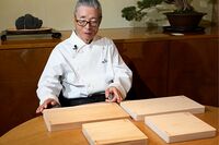 初代“和の鉄人”道場六三郎がまな板製造会社とコラボ 包丁にやさしい木製まな板「ろく板」を限定発売!