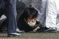 岸田文雄首相　襲撃事件で支持率アップに「タイミング良すぎ」の声「自作自演」「SPの動きが予定調和」と陰…