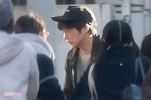 '19年ドラマ『あなたの番です』のロケに臨む田中圭