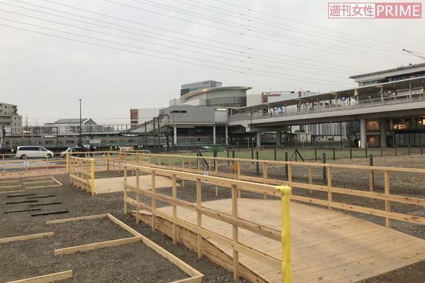 6200平方メートルの敷地に用意されたスラロームやスロープ、2本橋など計1キロのコースを各自のルートで走れる