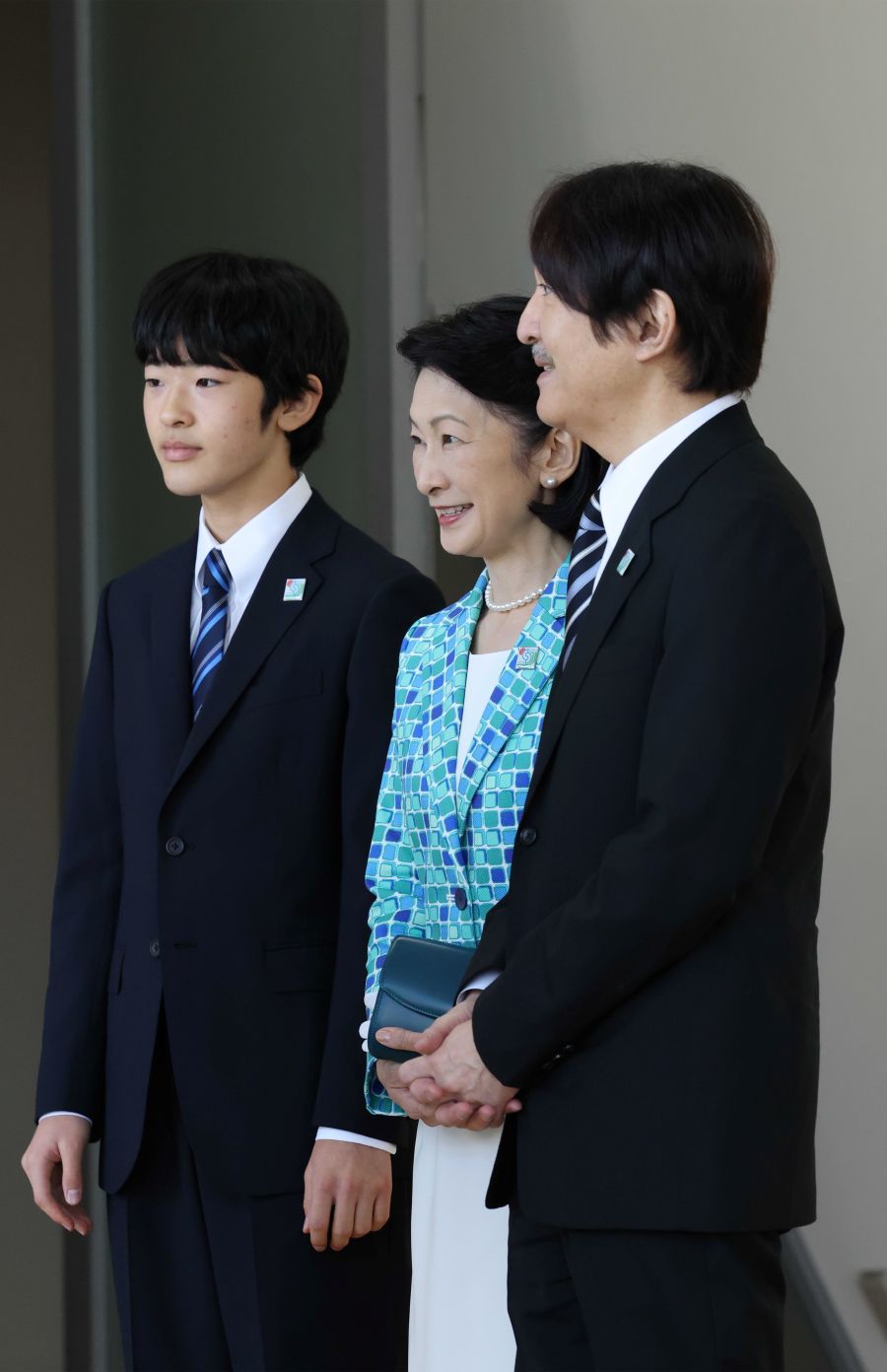 2024年、ご両親と岐阜県へ足を運ばれた高校3年生の悠仁さま。緊張の面持ち