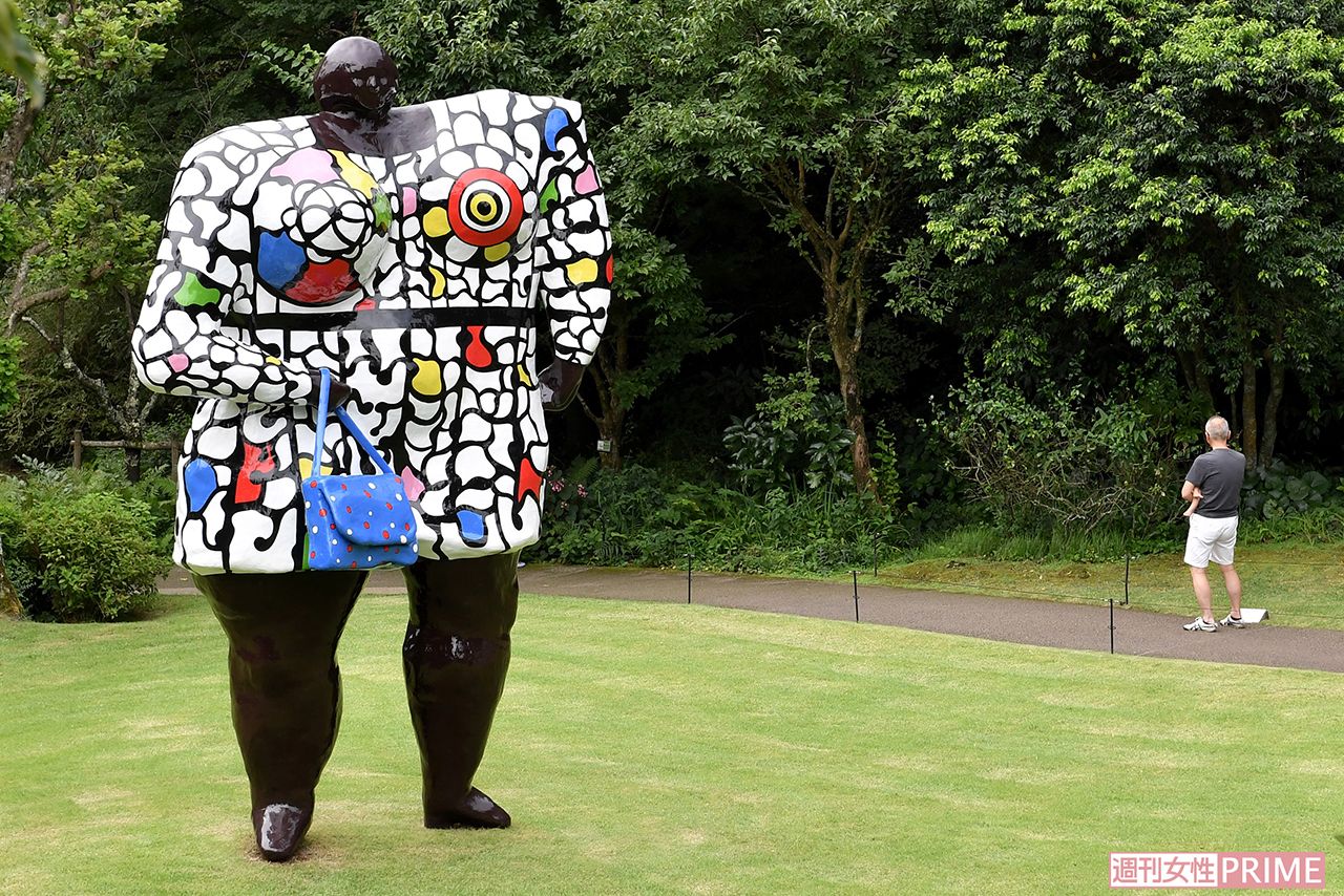 ニキ・ド・サン・ファールの高さ約5mの大作「ミス・ブラック・パワー」　撮影／渡邉智裕　