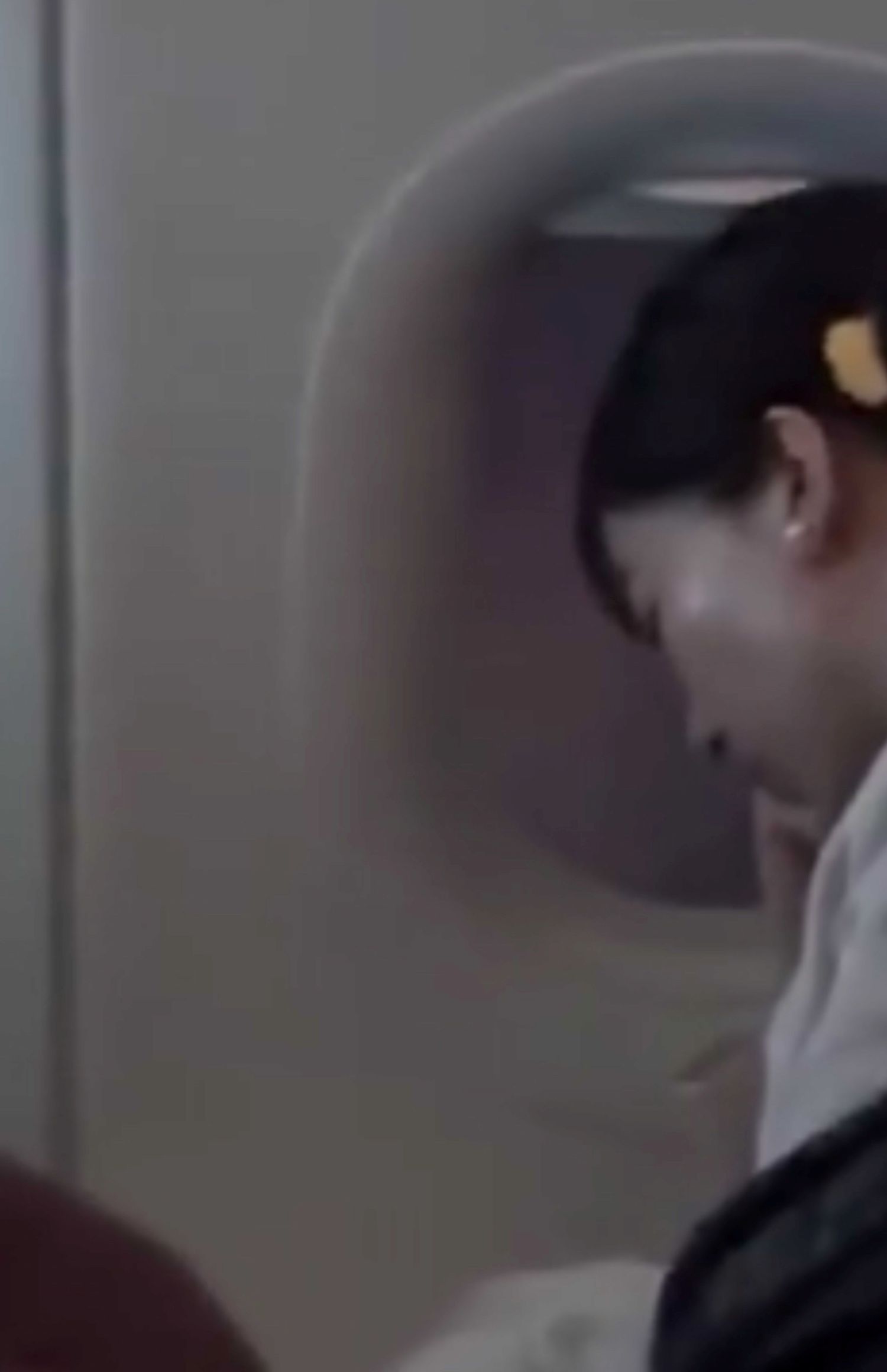 ブラジルの公式訪問で、移動中のご様子が盗撮された佳子さま（Xより）