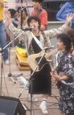 1981年、原宿で楽曲の放送禁止を抗議する桑田佳祐らサザンオールスターズ