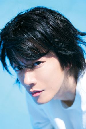 佐藤健 20代ラストの姿を切り取った2019年カレンダーは全部、青い