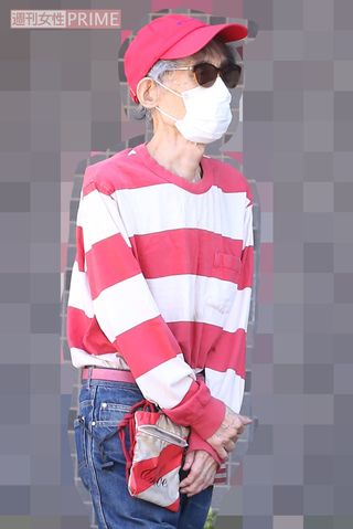 上から赤・白・赤となるようにマスクは白