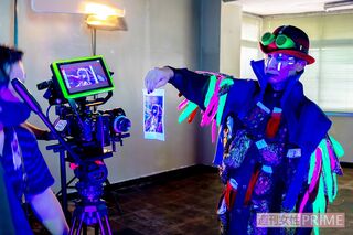 リハーサルでは一連の動きや、台本でセリフを確認する様子も