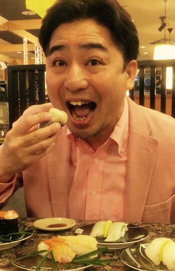 回転寿司評論家・米川伸生さん●2000年より回転寿司評論家として活動をスタート。'07年には『TVチャンピオン2』の回転寿司通選手権で見事優勝を果たし、回転寿司業界の第一人者に。テレビや雑誌を通じて、回転寿司の魅力を精力的に発信。10月31日からは富山県で「能登半島地震復興支援ご当地回転寿司フェスティバル」を主催。