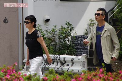 2012年、結婚１周年の夏木マリと斉藤ノブ氏をキャッチ！常に妻の後ろを歩く夫だった