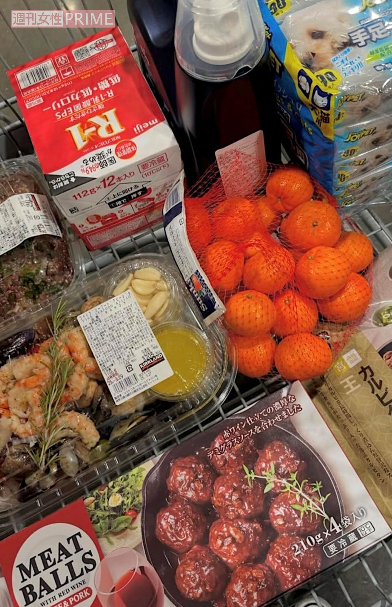 コストコの戦利品。買いすぎないよう、頑張って減らしました（笑）　　撮影／加藤綾菜