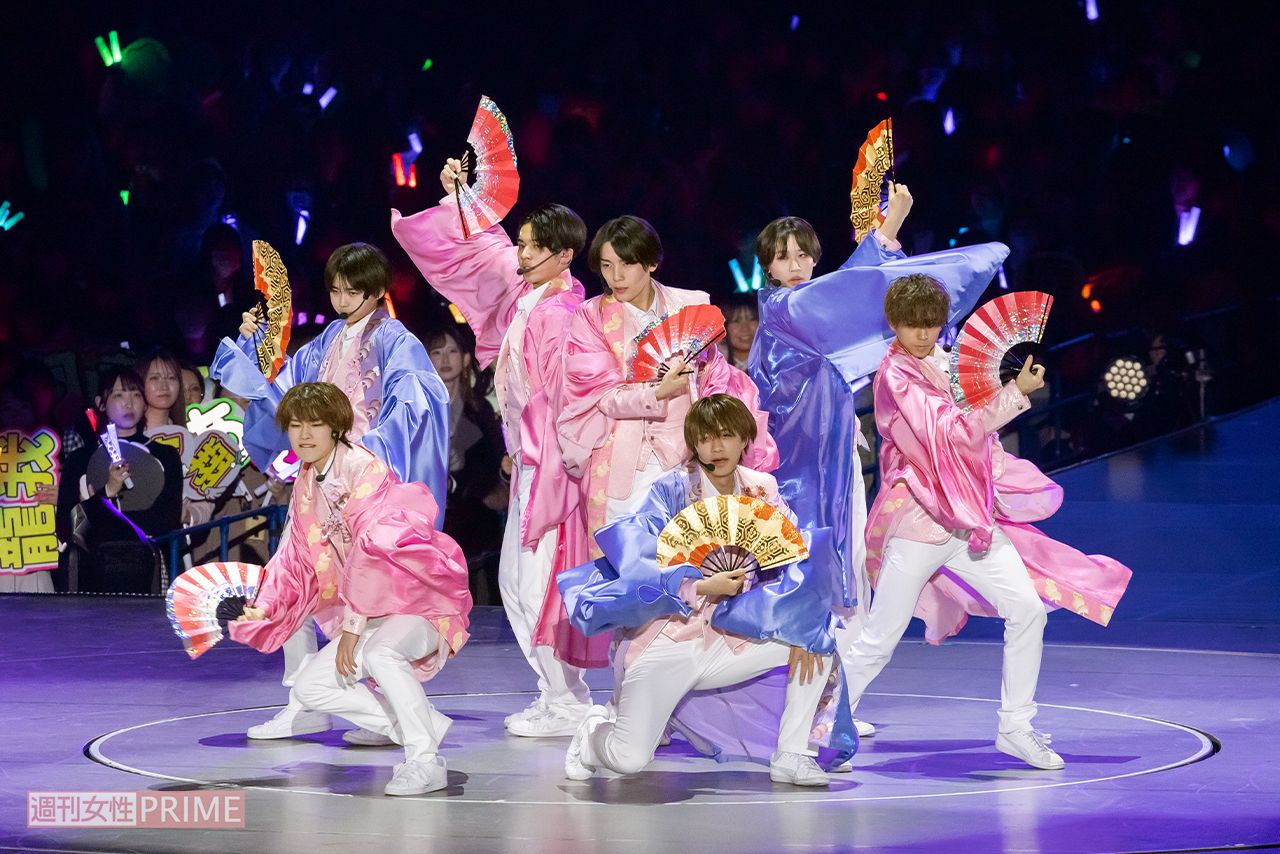 先日の『ジュニアShowcase2025新星-SHINSEI-』出演メンバーも選抜参加。扇子を使った流麗な舞で、存在感を放った　撮影／斎藤周造