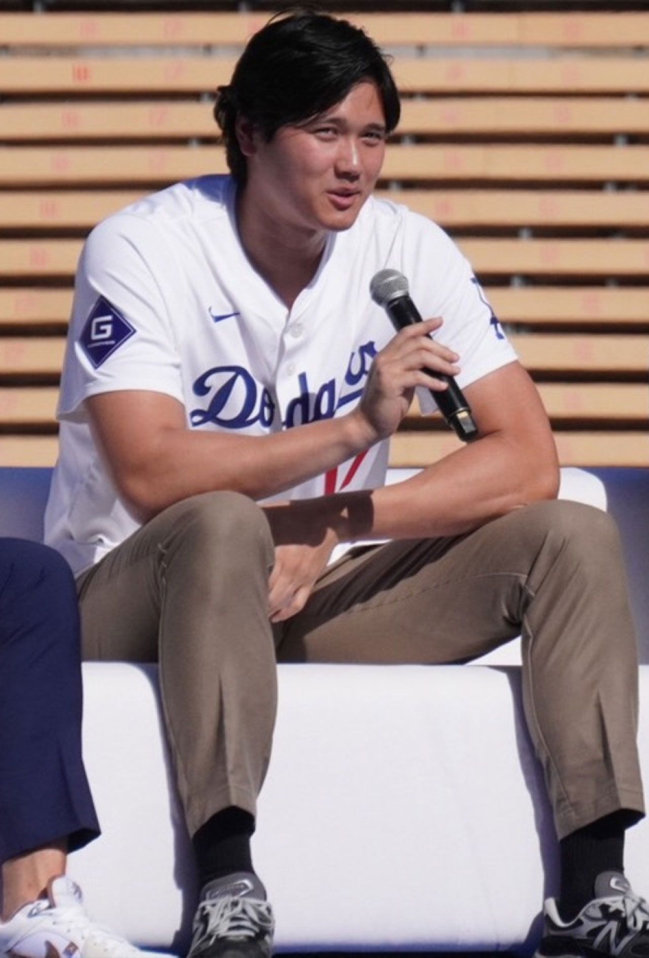 現地時間2026年1月31日、ドジャーフェストのステージショーに登壇した大谷翔平(左)と佐々木朗希(右)／産経ビジュアル