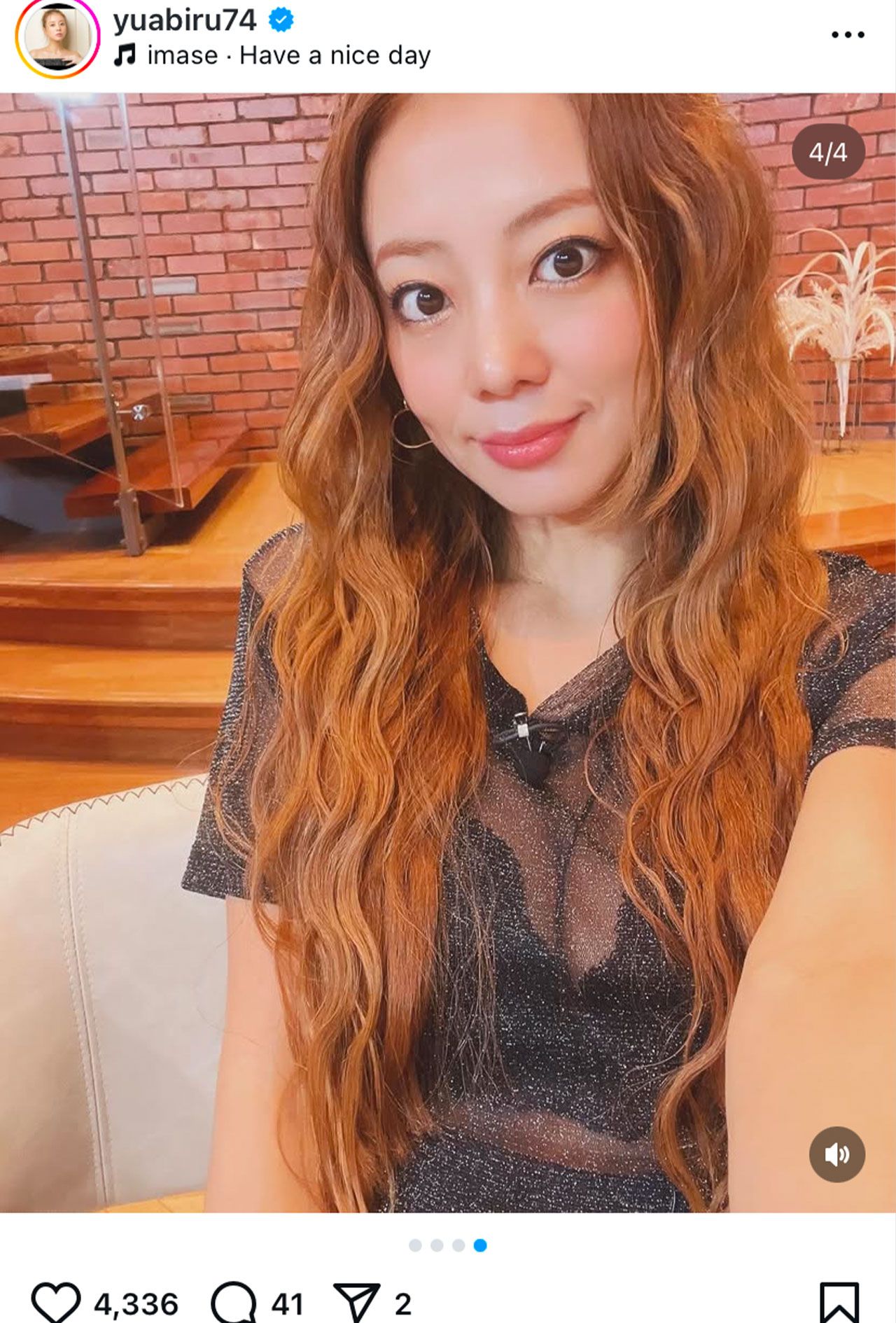 “胸元アピ”が強いあびる優（本人のインスタグラムより）