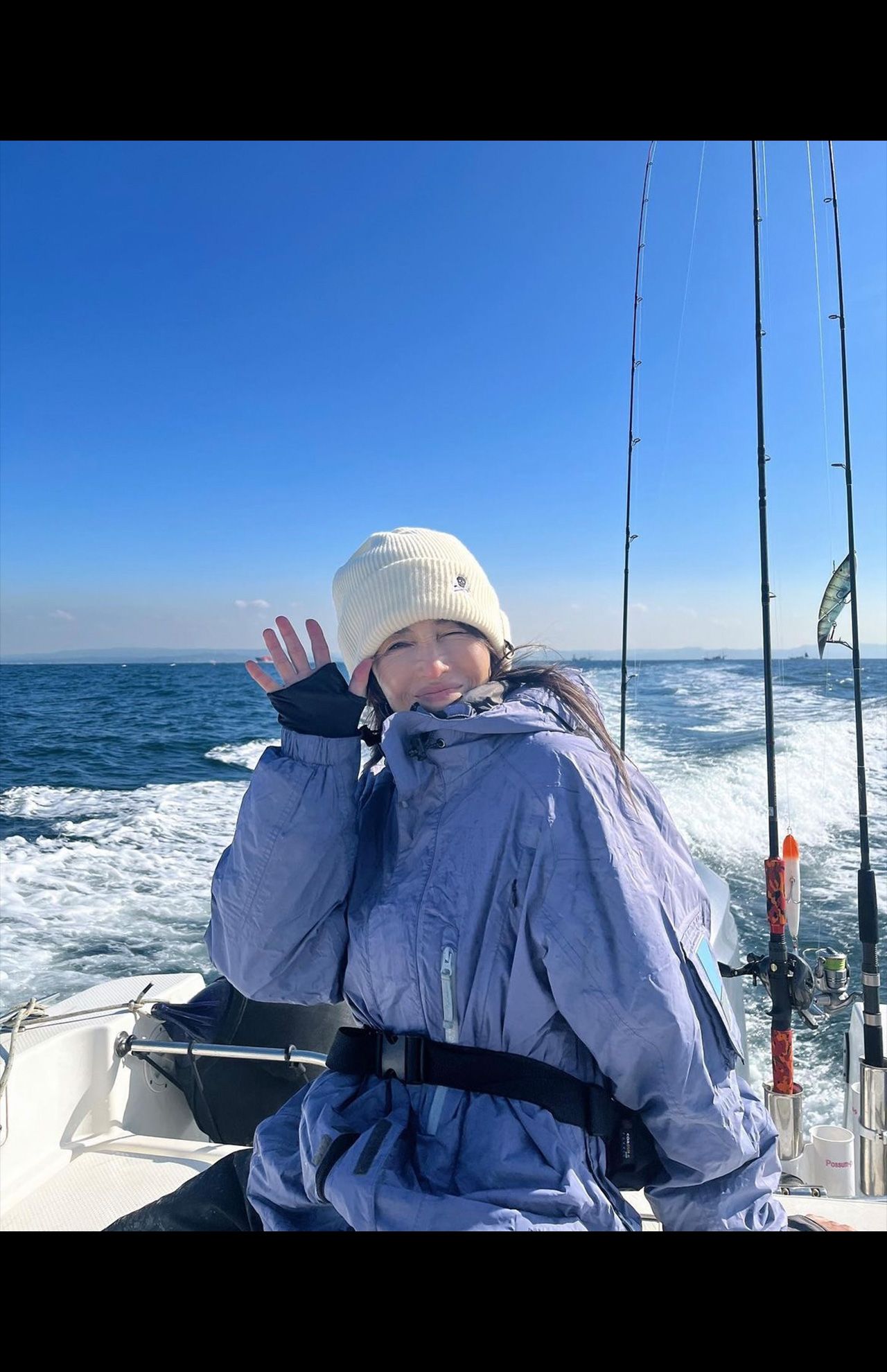 船からの景色を楽しむ工藤静香（Cocomi公式インスタグラム）