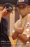 TikTokに“ichibanチャレンジ”をアップした『INI』の田島将吾(左)と木村柾哉(右)