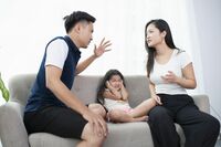 結婚できない独身女性にも影響する「親ガチャ」、いまだ“ひとり”の背景に毒親の存在