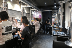 1人焼き肉や、カップルなどでも気軽に寄れる雰囲気