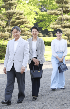愛子さまのパンツスタイルは「すべてがベストプロポーション」スカート