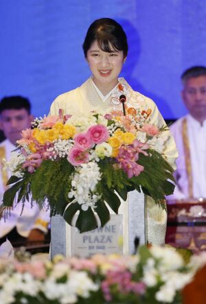 海外での初スピーチは着物姿で臨まれた（共同通信社）