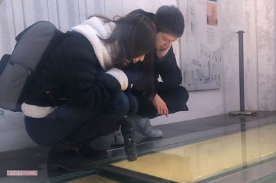 ウエンツ瑛士、舞台勉強でロンドン留学中に「日本人女性とデート」現場撮