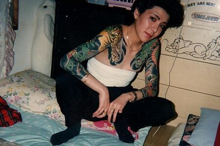 ヤクザになり活動していたころ。すでに小指はない　写真提供／西村まこさん